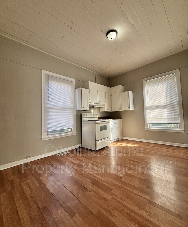 Photo - 402 N Poplar St