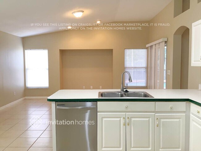 Photo - 704 Tuscanny St