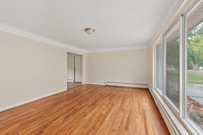 Photo - 46254 Custer Ave