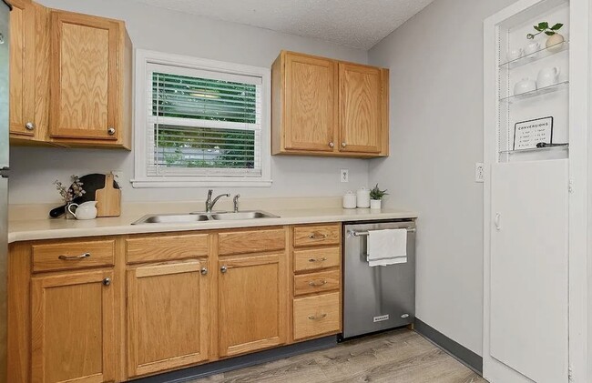 Photo - 7952 Rainbow Dr