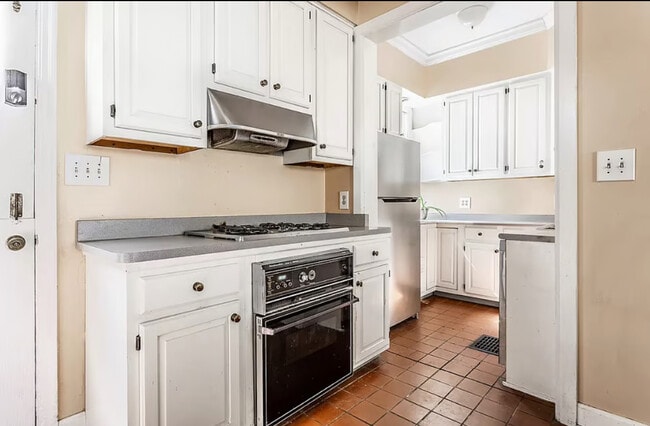 Photo - 124 E 32nd St