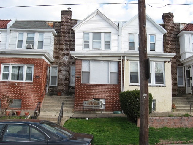 Building Photo - 577 Green Ln