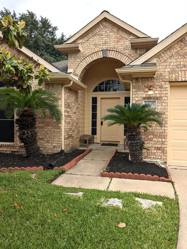 Building Photo - 8535 Regalbrook Dr Rental