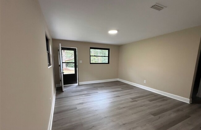 Photo - 904 8th Ave SW