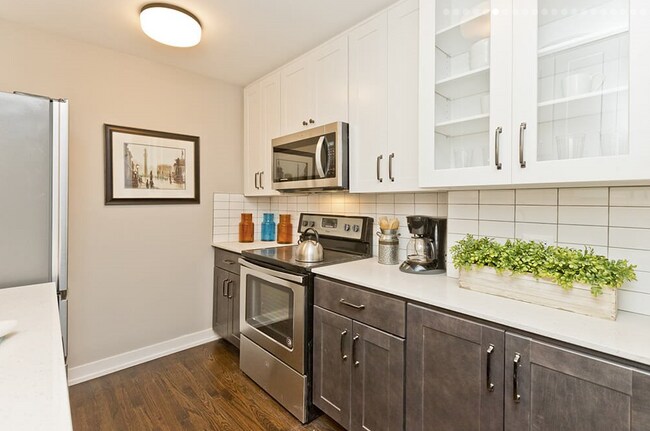 Photo - 5649 N Sheridan Rd Apartments Unit 06