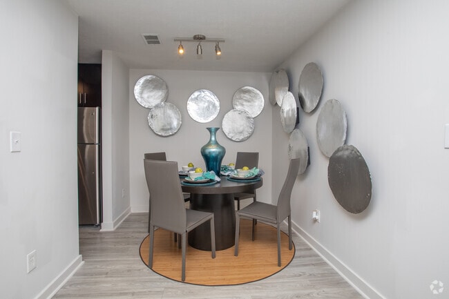 2BR, 2BA -1000SF