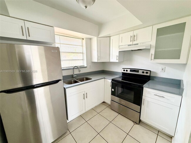 Building Photo - 1350 NE 119th St Unit 135003