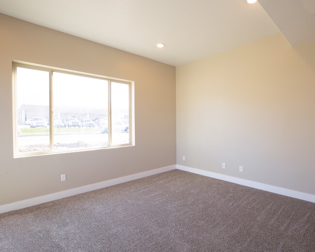 Photo - 251 N 200 W