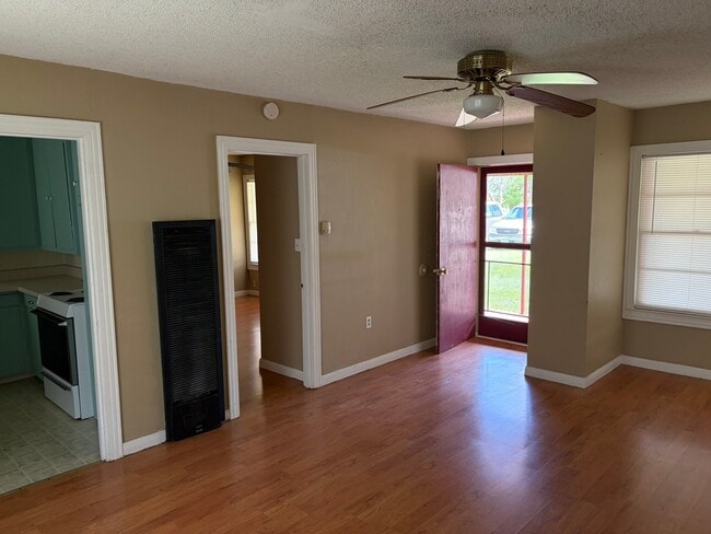 Photo - 106 Dixie Dr