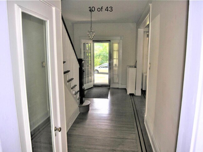 Entrance Hall - 2926 Wyman Pky