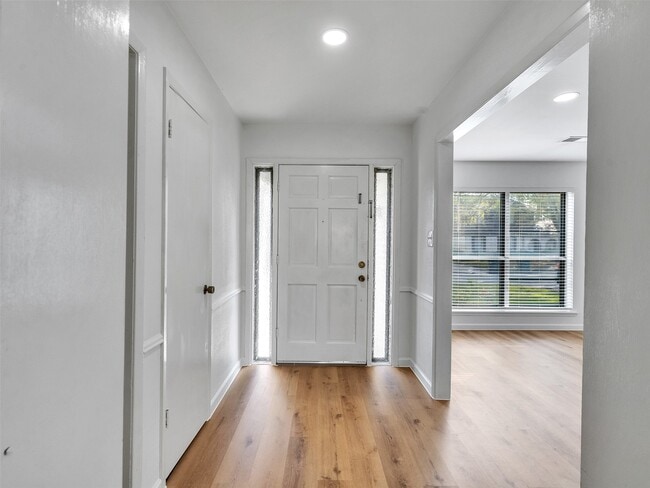 Photo - 418 Oakhill Dr