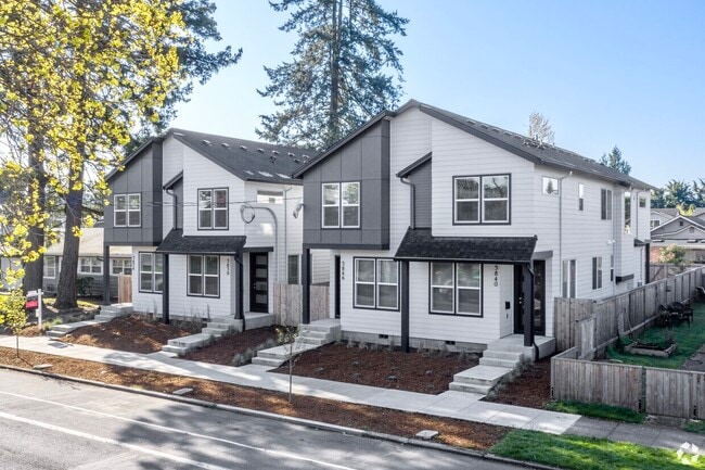 Town home is on left side of this duplex - 5846 SE Woodstock Blvd Rental