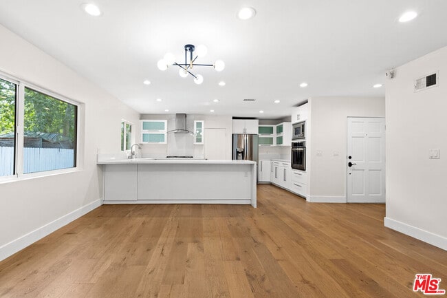 Photo - 21817 Providencia St