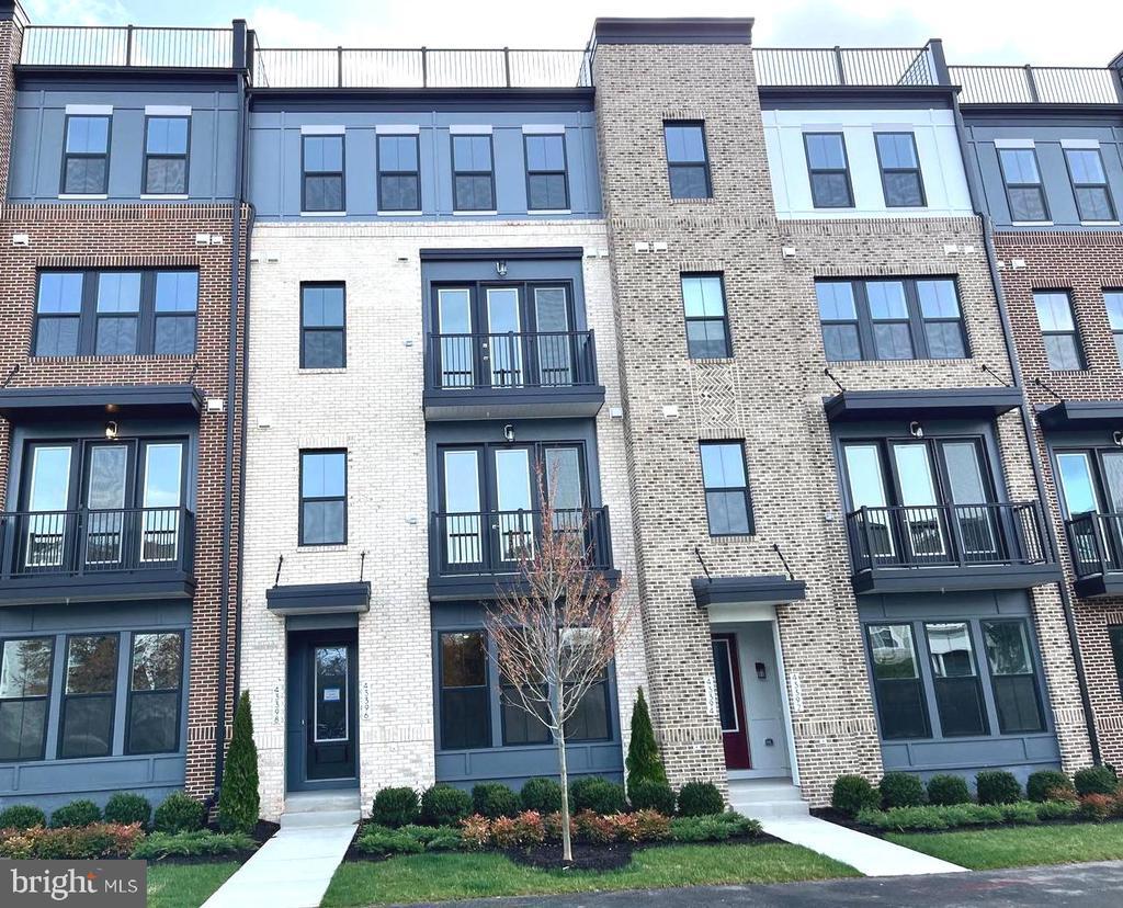 Photo - 43396 Farringdon Sq Townhome