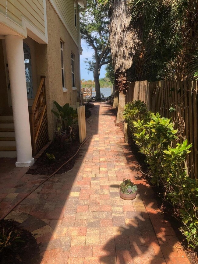 Photo - 1405 S Riverside Dr