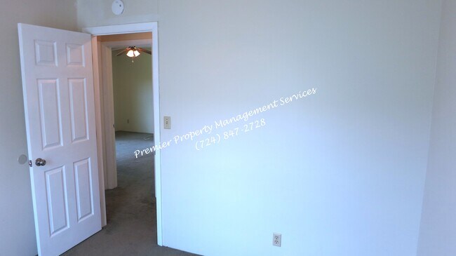 Photo - 511 Upper Service Rd