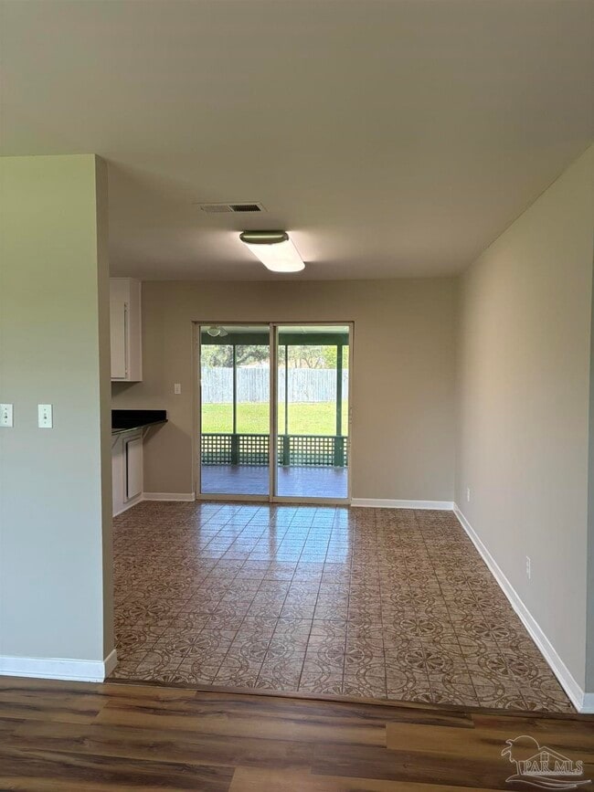 Photo - 1824 Iris Ln