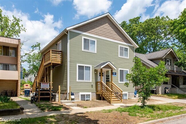 Building Photo - 943 Dewey Ave Unit 1