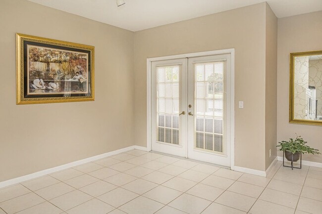 Photo - 1651 Hawthorne Pl