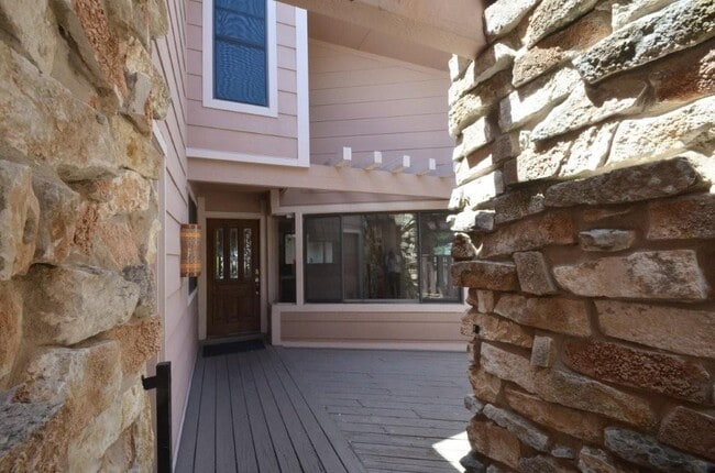 4603 Twin Valley Cir