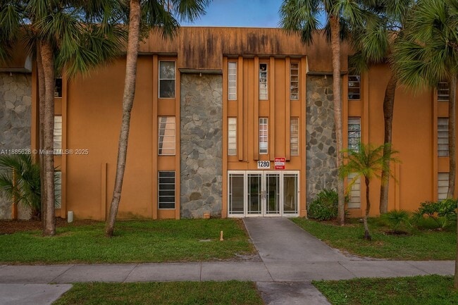 Building Photo - 1280 W 54th St Unit 209B