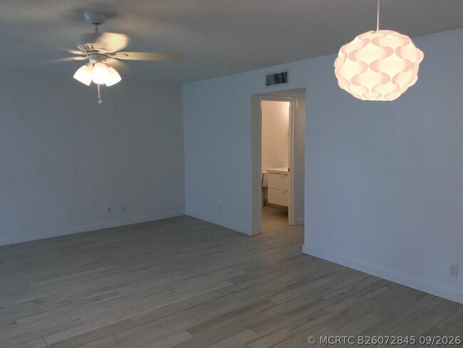 Photo - 1387 High Point Way NW
