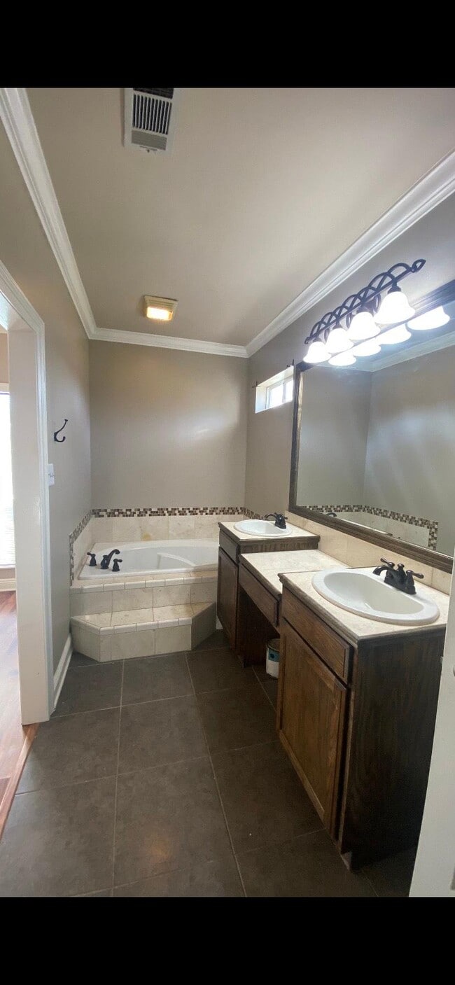 Photo - 212 Rivercrest Ave