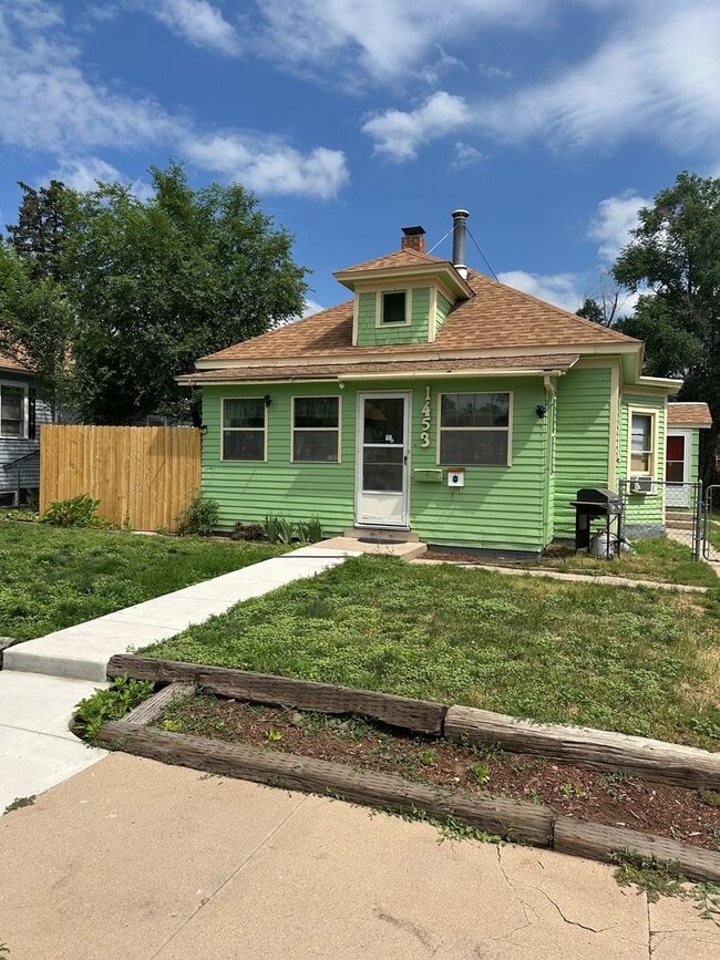DAE1453/1453 1/2 - DAE1453/1453 1/2 Apartment Unit 1453 1/2
