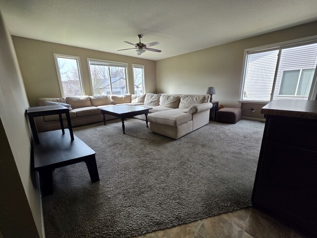 3825 Marigold Dr