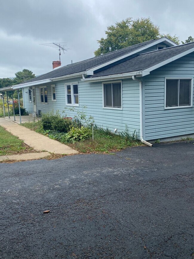 Photo - 20433 Amberson Rd