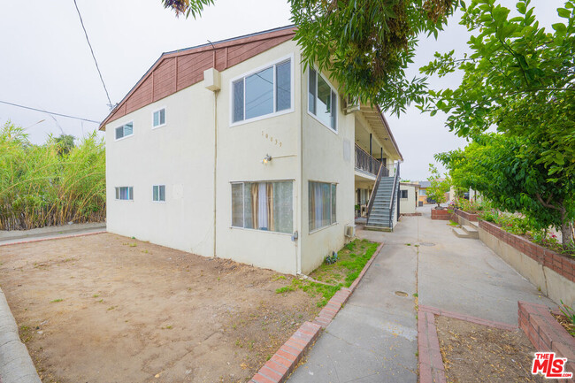 Photo - 10039 Haines Canyon Ave Unidad D Rental