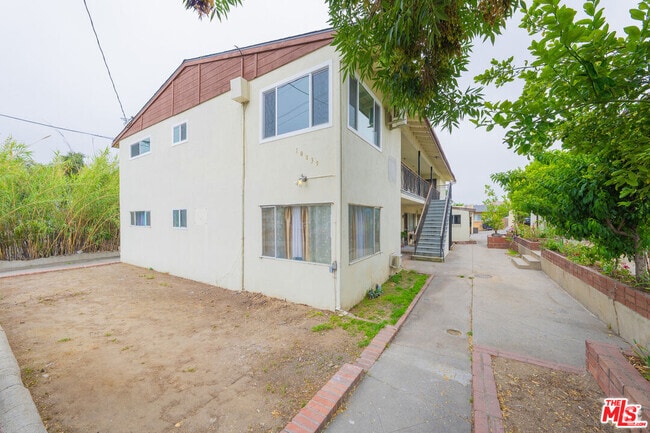 Building Photo - 10039 Haines Canyon Ave Unit D Rental