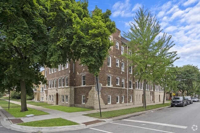 Building Photo - 3035 W Rosemont Ave Unit 1 Rental