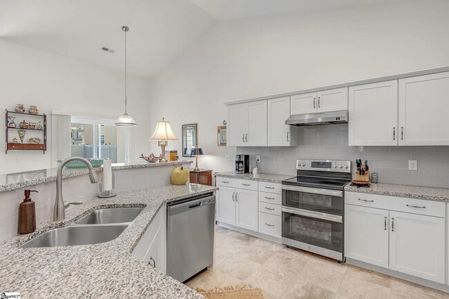 Photo - 3 Bedrooms 2 Bathrooms