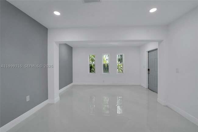 Building Photo - 1137 SW 8th Ave
