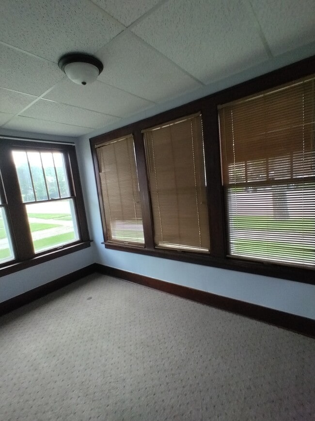 Photo - 303 6th Ave NE