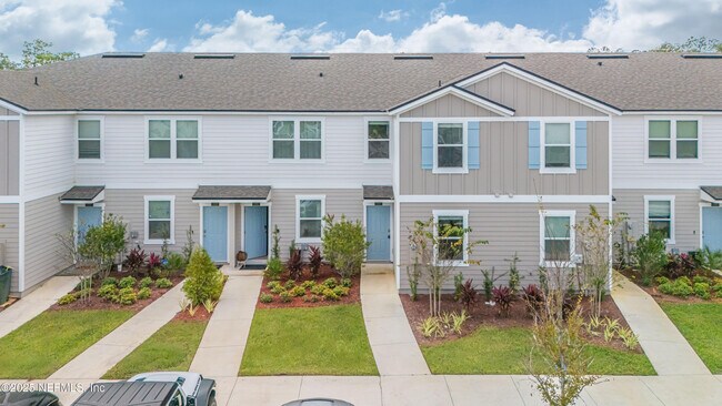 Photo - 243 Sage Br St