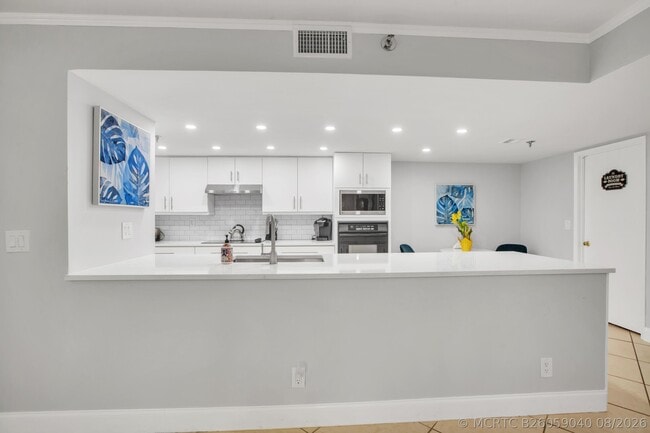 Building Photo - 955 Egret Cir Unit 104