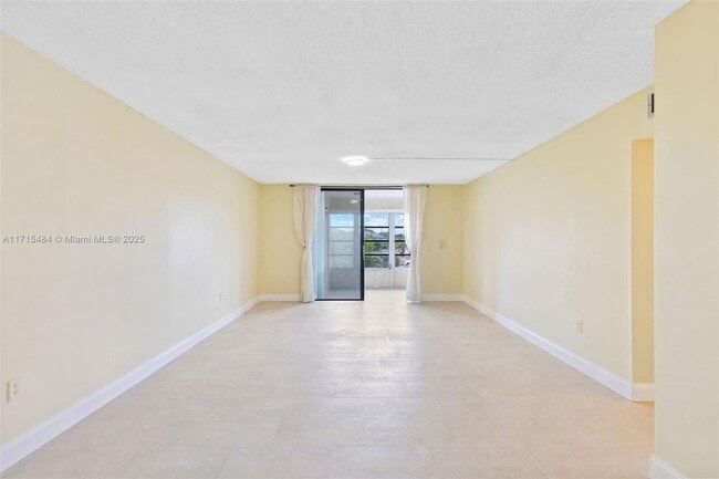 Photo - 2860 Somerset Dr Unit 206K