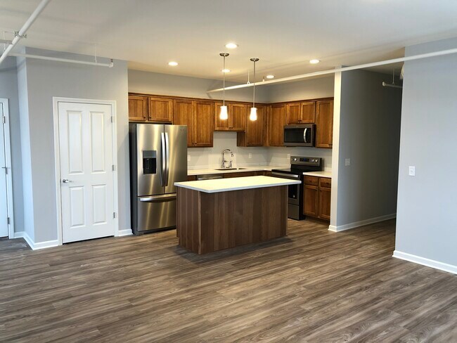 Photo - 473 Aurora St