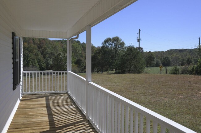 Photo - 3-bed, 2-bath house on 1.2 acres with stunning views of the mountains
