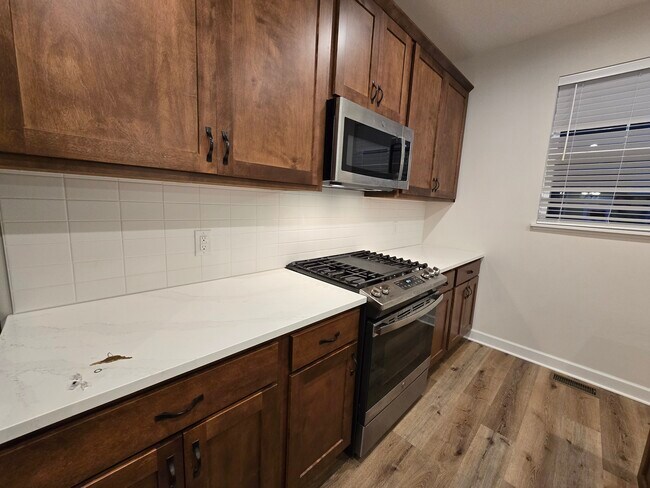 Photo - 851 Roselyn Dr