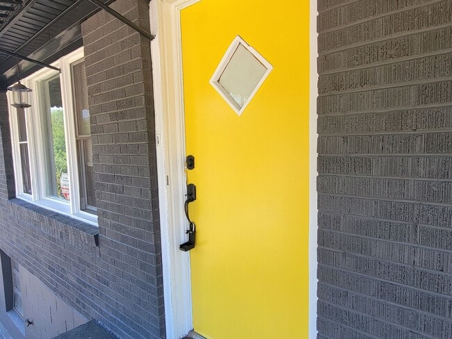 Photo - 3 Bedroom Brick Ranch on Basement/5 Min Drive to Downtown Atlanta