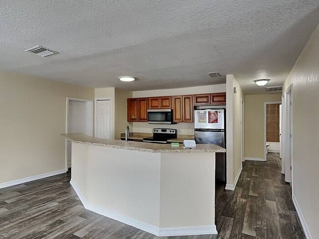 Photo - 1385 Dean St