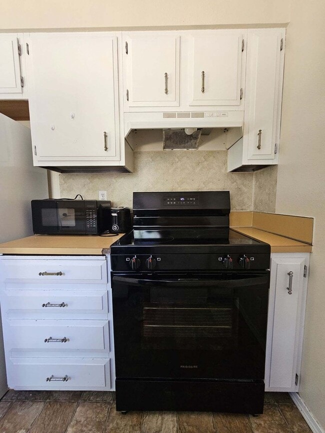 Photo - 1642 E 4th N