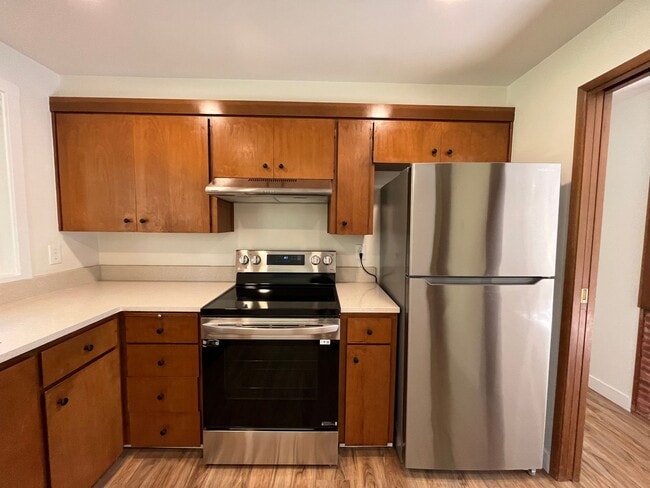 Photo - Beautiful 2 Bed, 1 Bath Duplex in SW Portland! Enjoy Private Yard, Spacious Floorplan in a Great ...