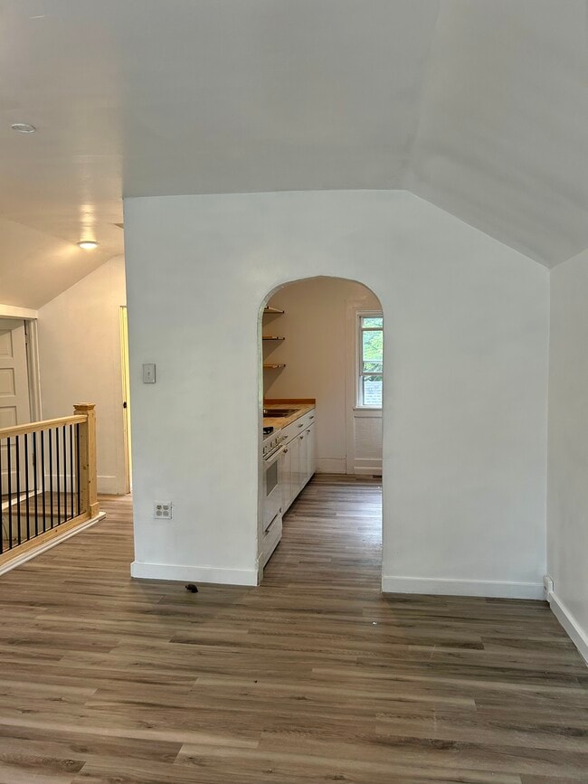 Photo - 421 W Bond St