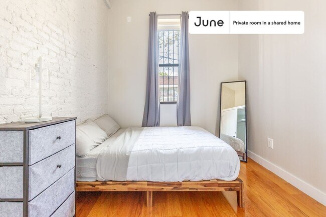 Room in Shared 4 bed/2 bath home in Ridgewood