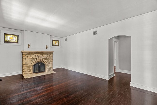 Photo - Charming 2+ Bedroom in Shrewsbury – Walkable Neighborhood & Pet-Friendly!