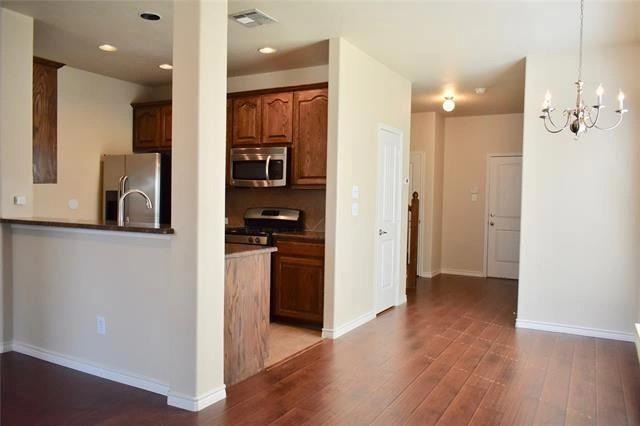 Photo - 5924 Round Up Ln